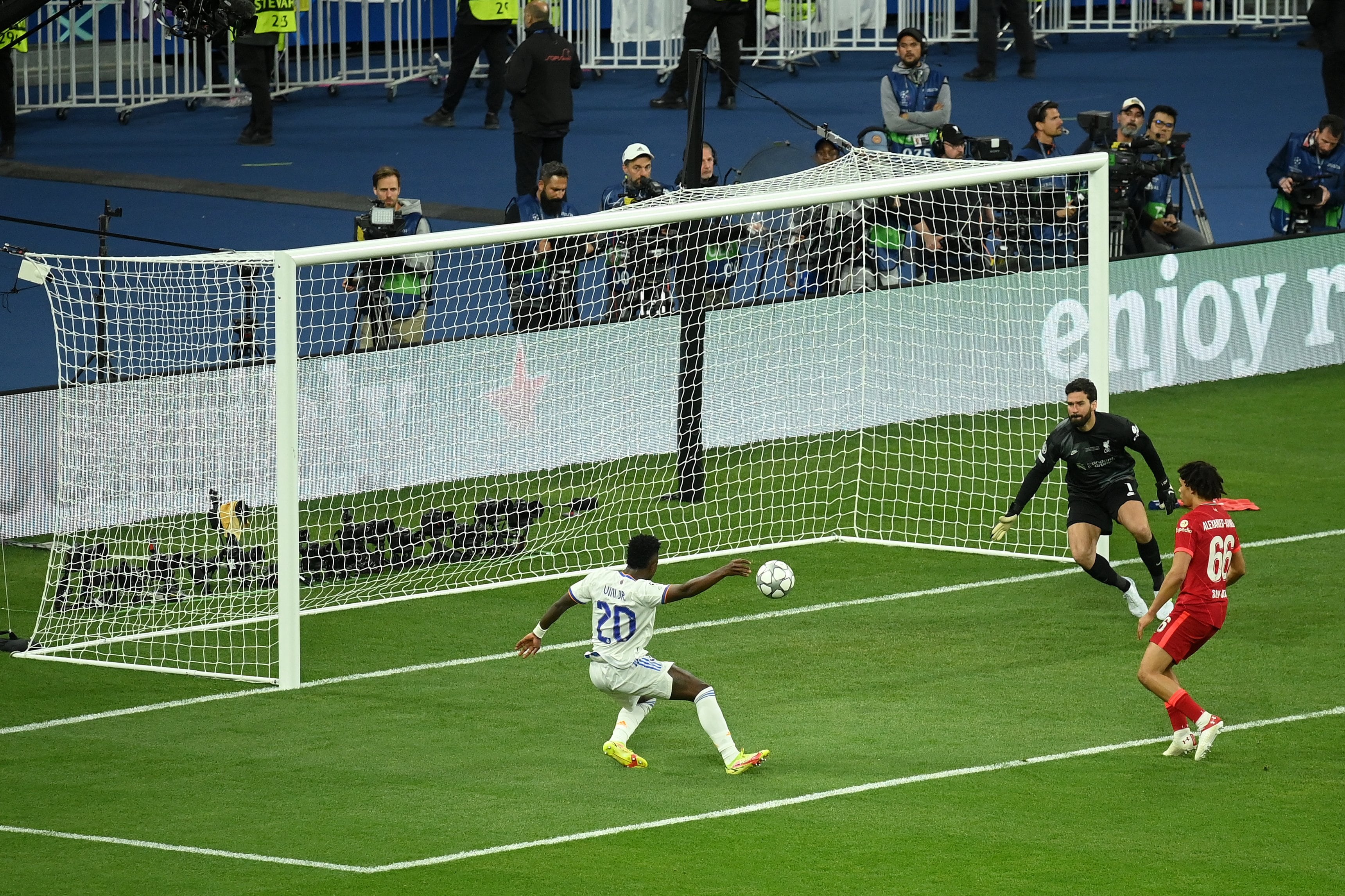 Vinicius Jr. puso el 1-0 para Real Madrid ante Liverpool.