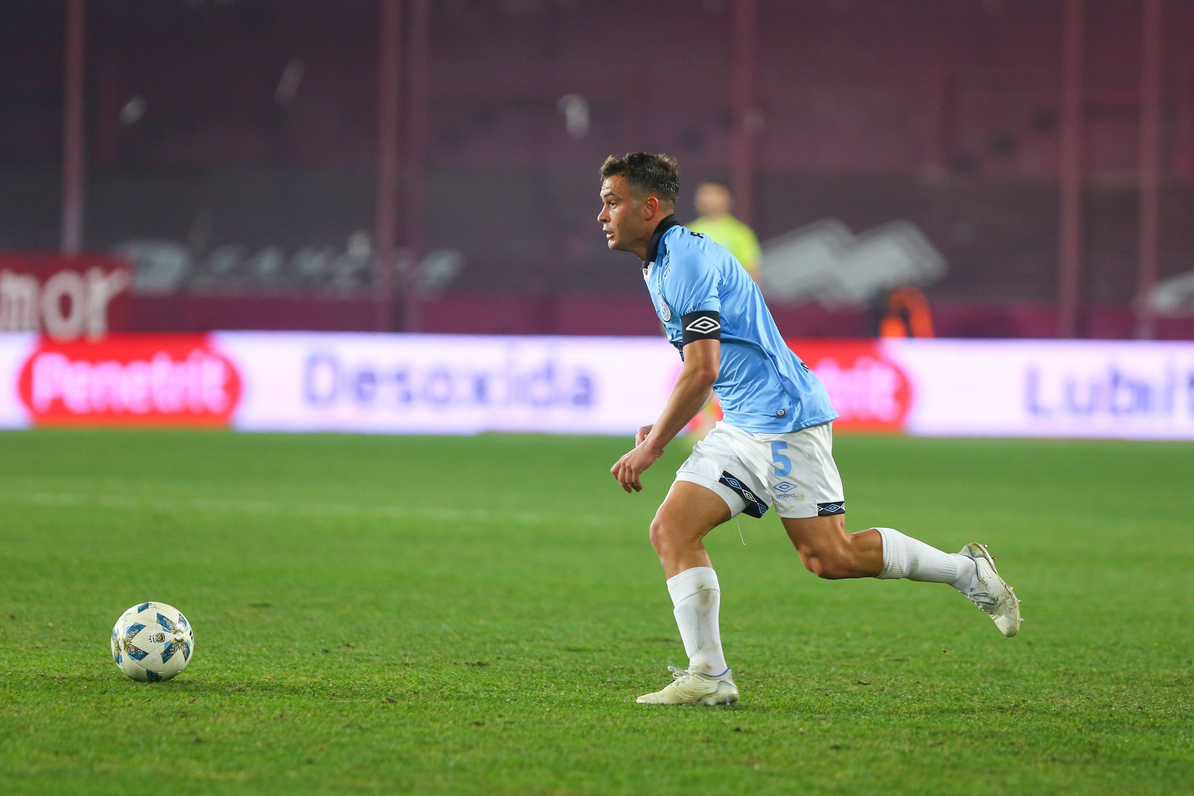 "Lo que por ahí molesta es que ni revisen y que pasa rápido la jugada”, se quejó el capitán de Belgrano Santiago Longo. (Prensa Belgrano)