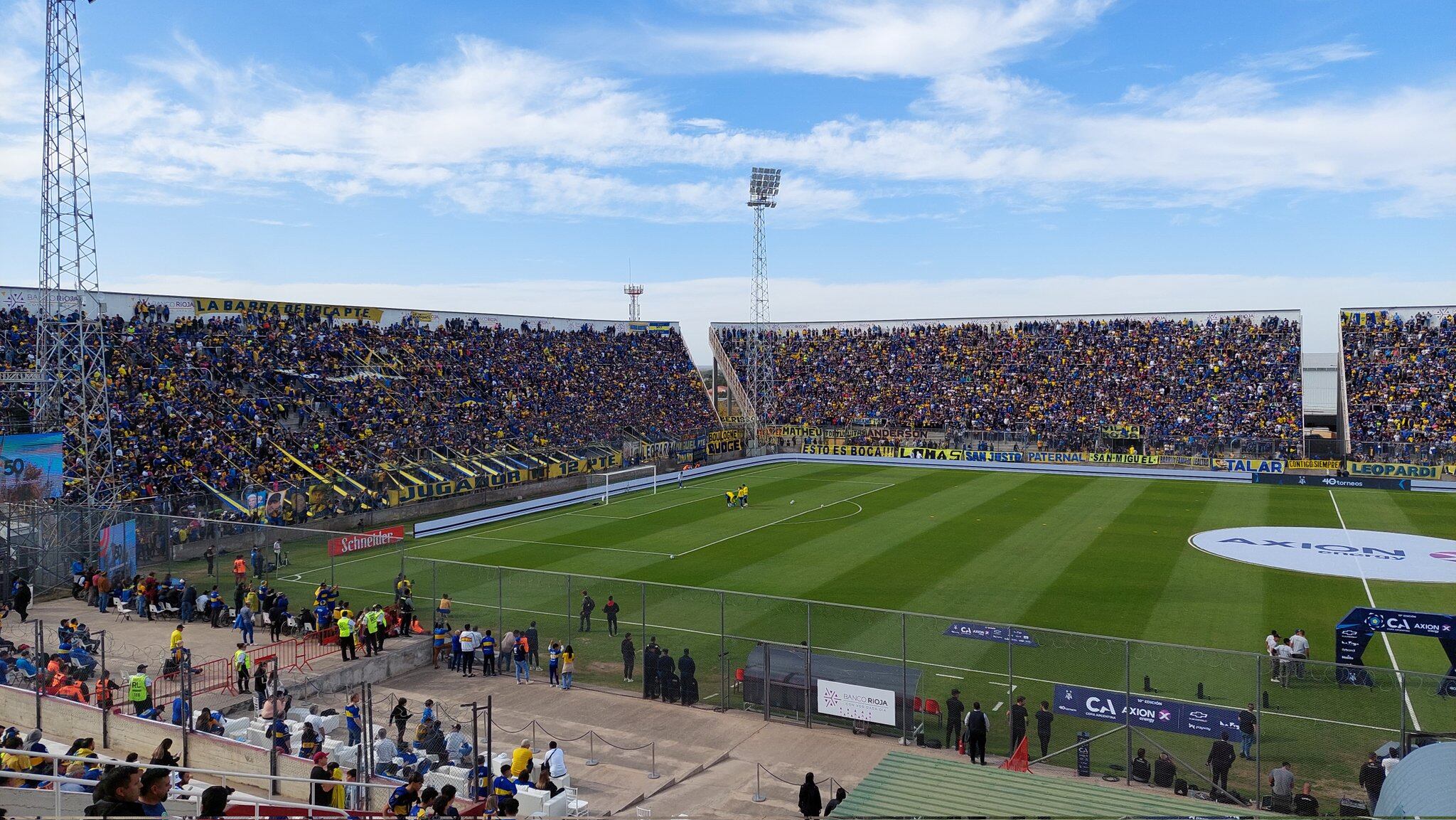 Los hinchas de Boca en la previa al partido contra Ferro.