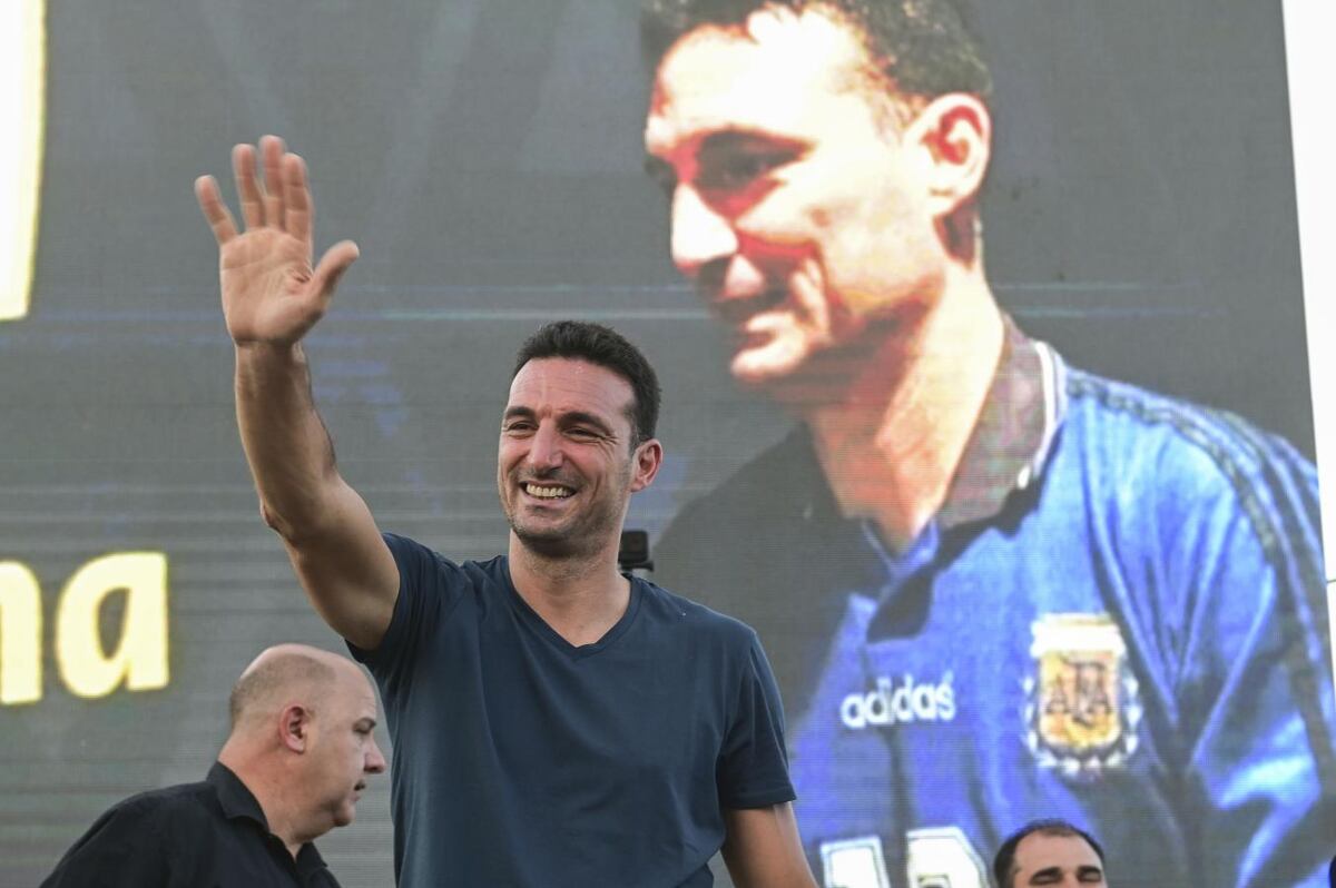 Visita mundialista: Lionel Scaloni apareció pedaleando en una localidad de Córdoba