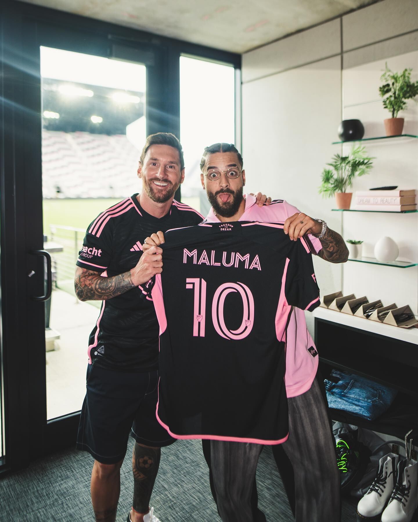 Maluma grabó un videoclip con Lionel Messi en el estadio del Inter de Miami