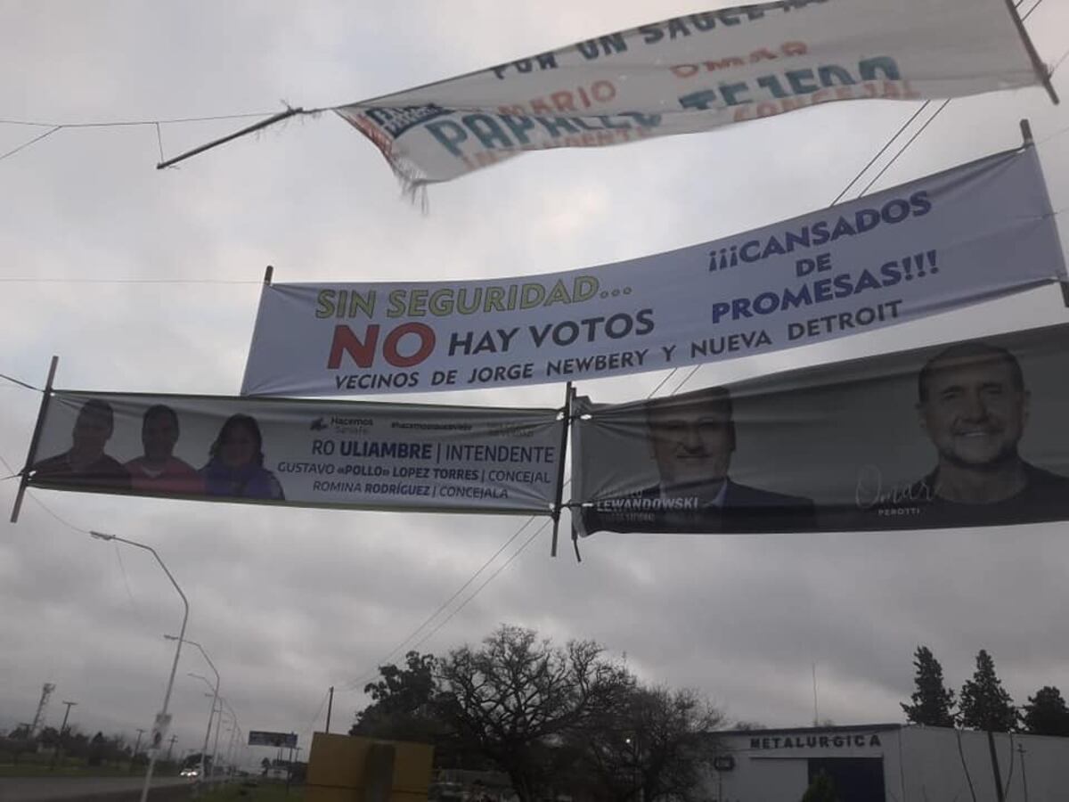 Colgaron pasacalles exigiendo seguridad y desaparecieron en menos de 24 horas