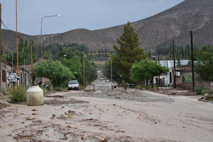 Calles anegadas por la fuerza del temporal.