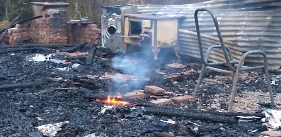 Una vivienda se redujo a cenizas por un incendio en Eldorado.