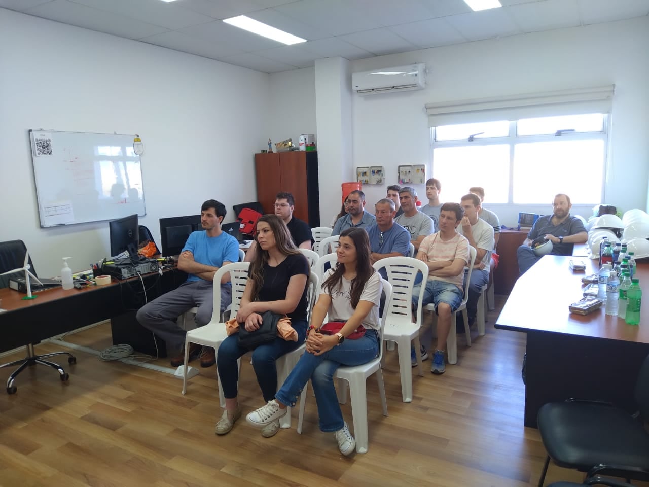 estudiantes de la Tecnicatura en Energías Renovables y Convencionales visitaron los Parques Eólicos “La Genoveva” I y II