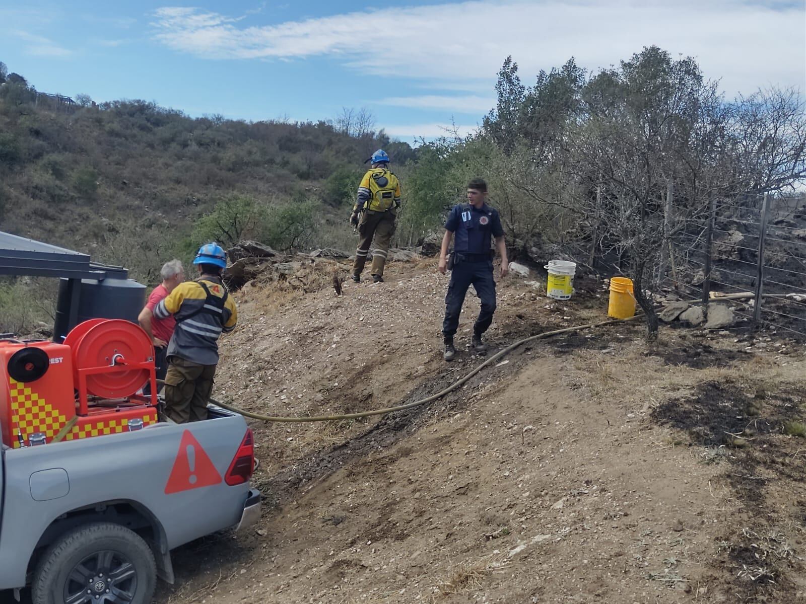 El foco fue contenido pero afectó 15 hectáreas de monte serrano.