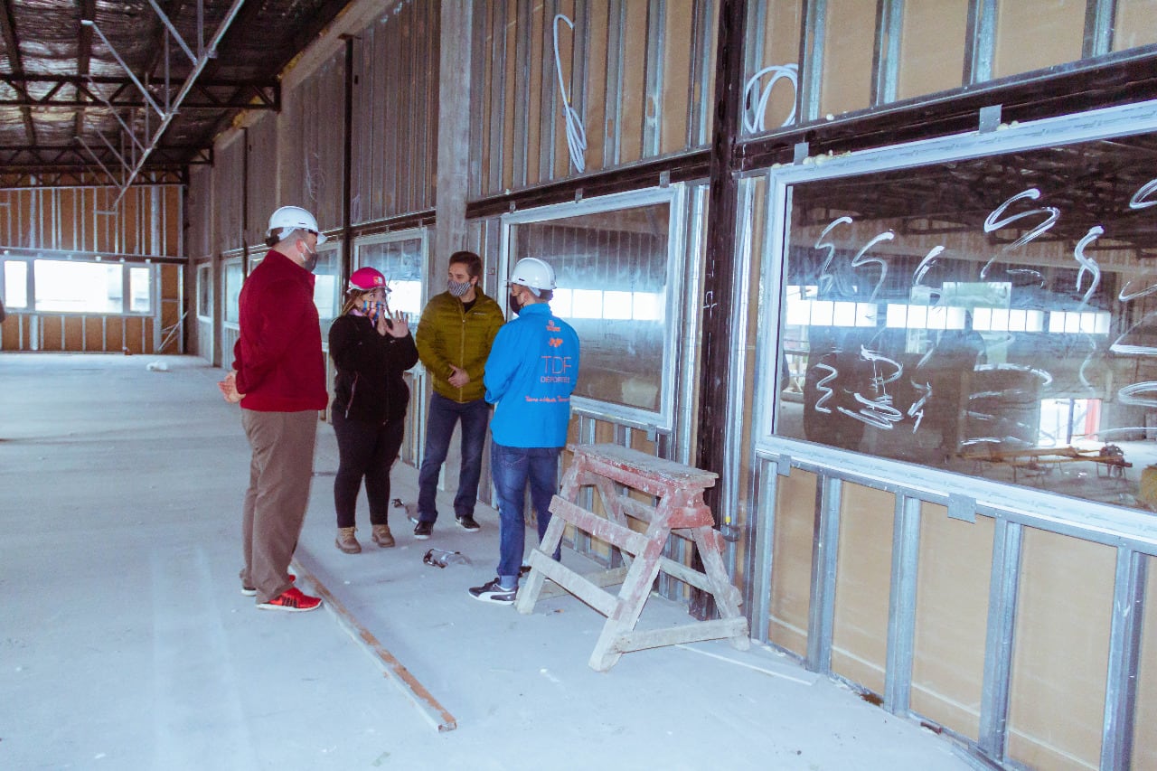 La obra del Gimnasio se encuentra completada en un 75%