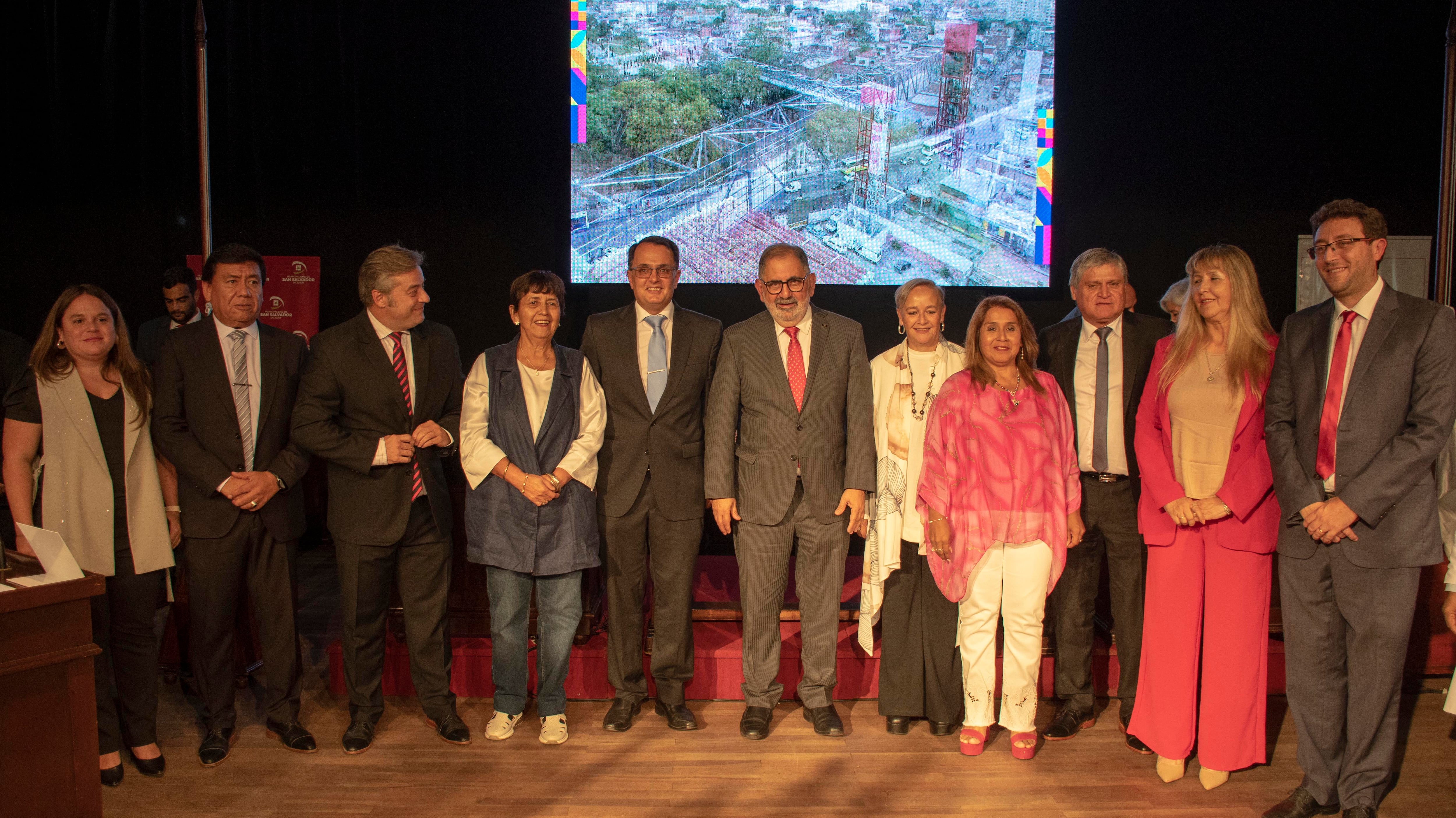 Concejales de la ciudad junto al intendente Jorge, tras la apertura del período de sesiones ordinarias del parlamento capitalino.