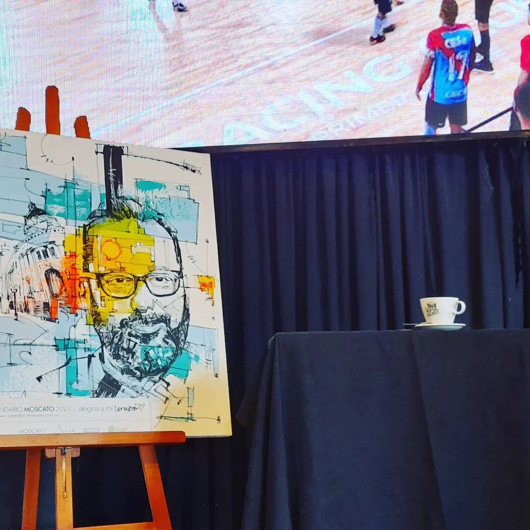 El cuadro de Andrés Mariani quedó en exhibición sobre el escenario del bar y debajo de la pantalla gigante.