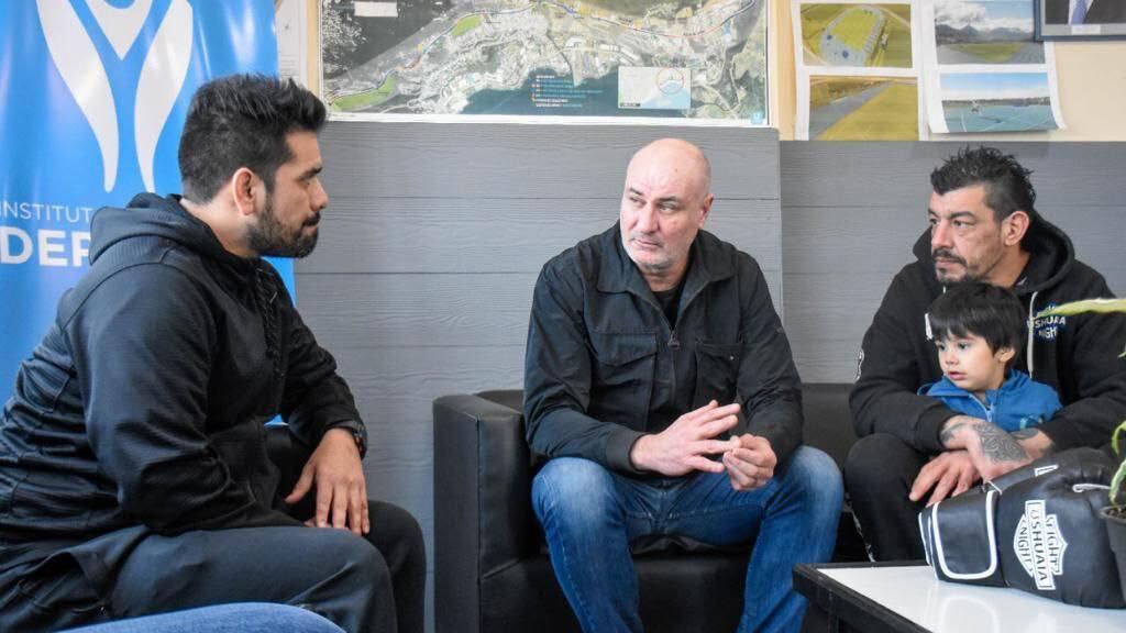 Reunión preparativa para el Torneo "Puños de Fuego" conel presidente del IMD, Guillermo Navarro.