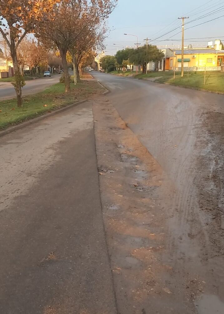 Una zanja en Constituyentes y Canadá provoca rotura de cubiertas