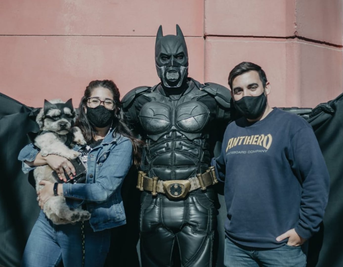 Los dueños de Batiperro y Batman cordobés.