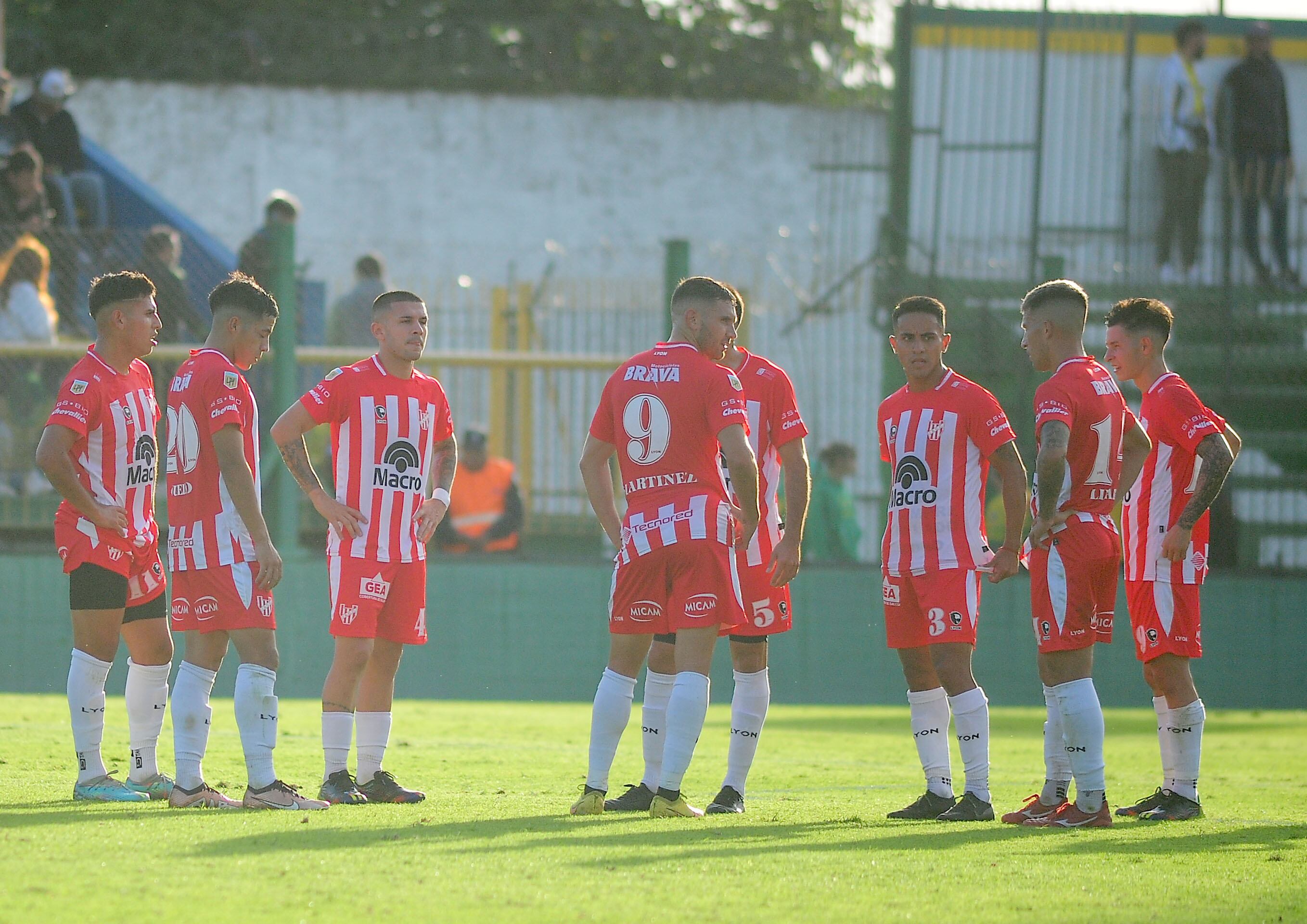 Instituto visitó a Defensa y Justicia por la Liga Profesional. (Fotobaires)