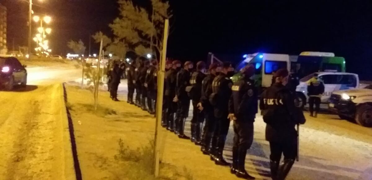 Clausuraron un parador por una fiesta clandestina en Claromecó.