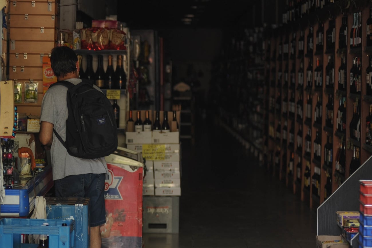 Cortes Luz en un supermercado de Palermo. (Federico López Claro / Clarín)