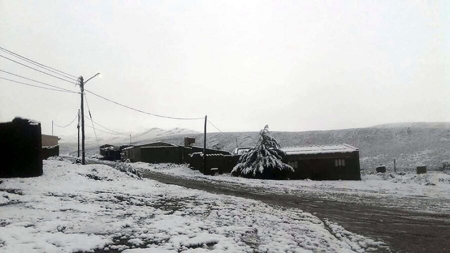 La nieve cayó por la humedad producto de las fuertes lluvias y el descenso de temperatura.