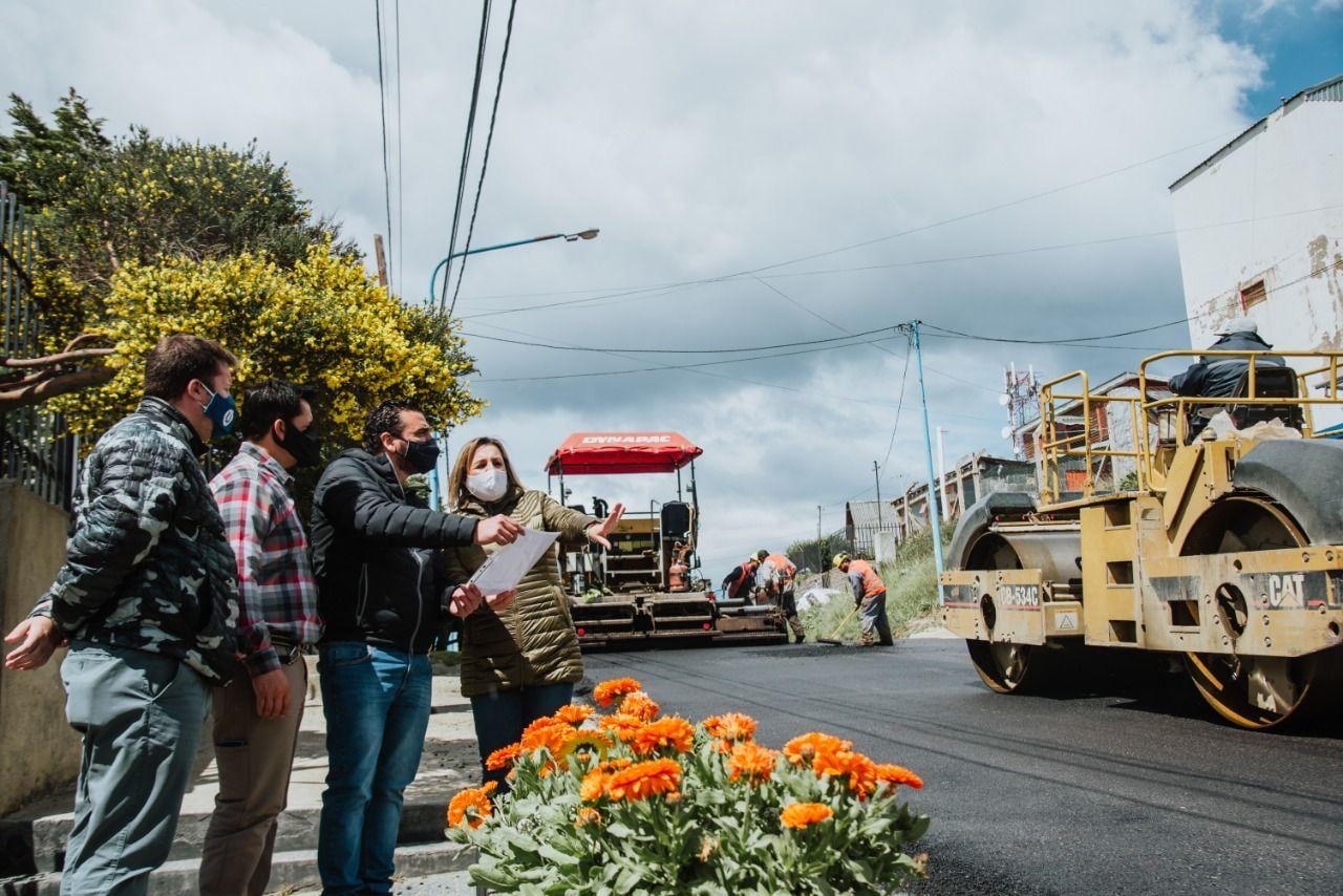 El Intendente recorrió la obra de repavimentación en el B° Los fueguinos