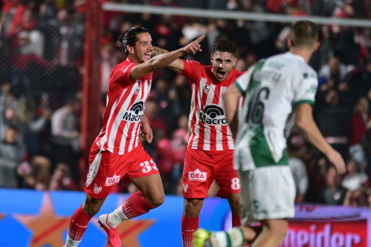 Joaquín Varela puso el 1-1 final, a los 52 del complemento para que Instituto salve un punto en casa ante Banfield. (Ramiro Pereyra / La Voz)