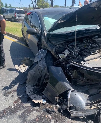 Así quedó el auto que manejaba Ricardo Bochini.