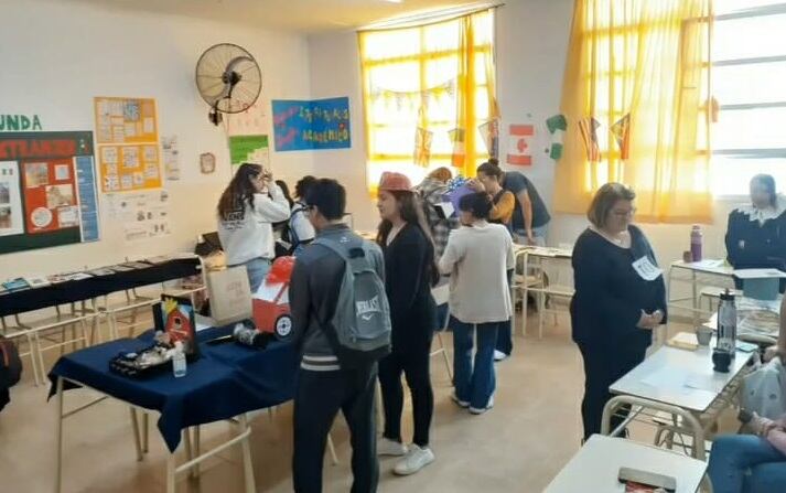 Punta Alta: muestra de carreras en el Instituto Superior de Formación Docente N° 79