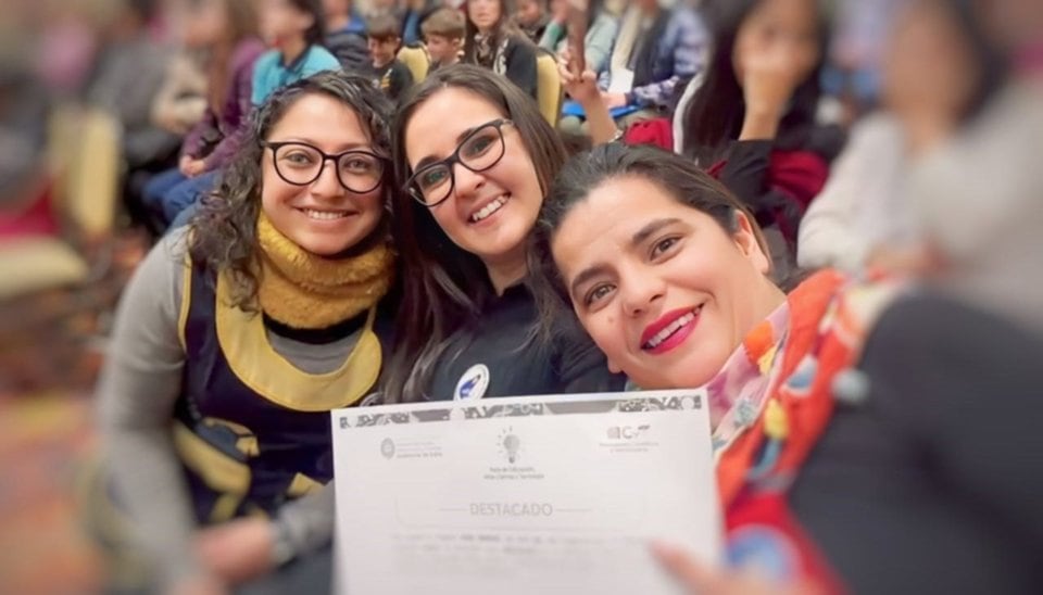 Las profesoras que llevaron adelante el proyecto de lengua de señas.