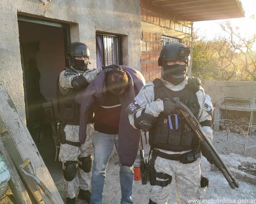 Uno de los cinco hombres detenidos este sábado en Capilla del Monte.