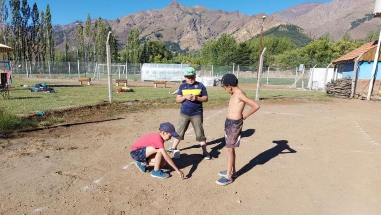 El docente busca llevar los torneos de canicas a otras localidades.