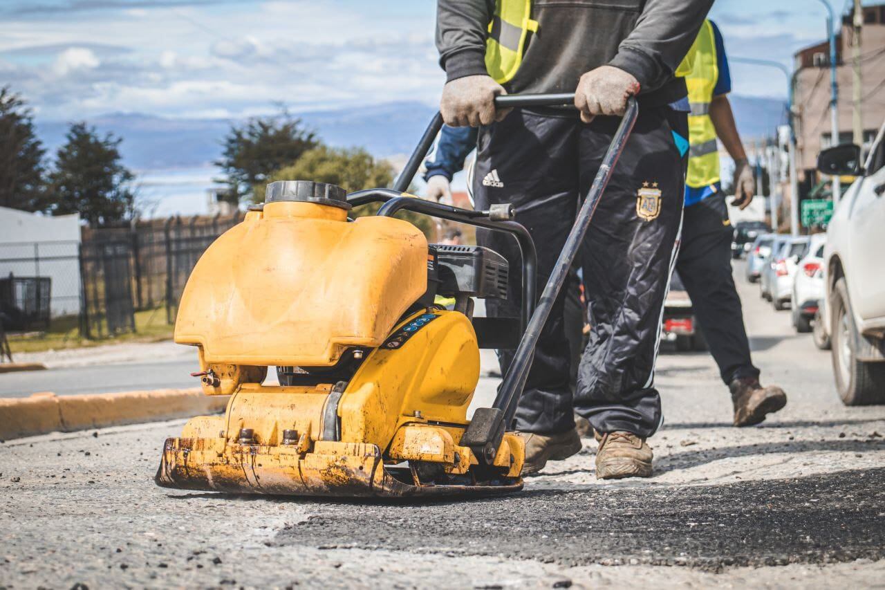 Ushuaia: realizan trabajos de bacheo en distintos puntos de la ciudad