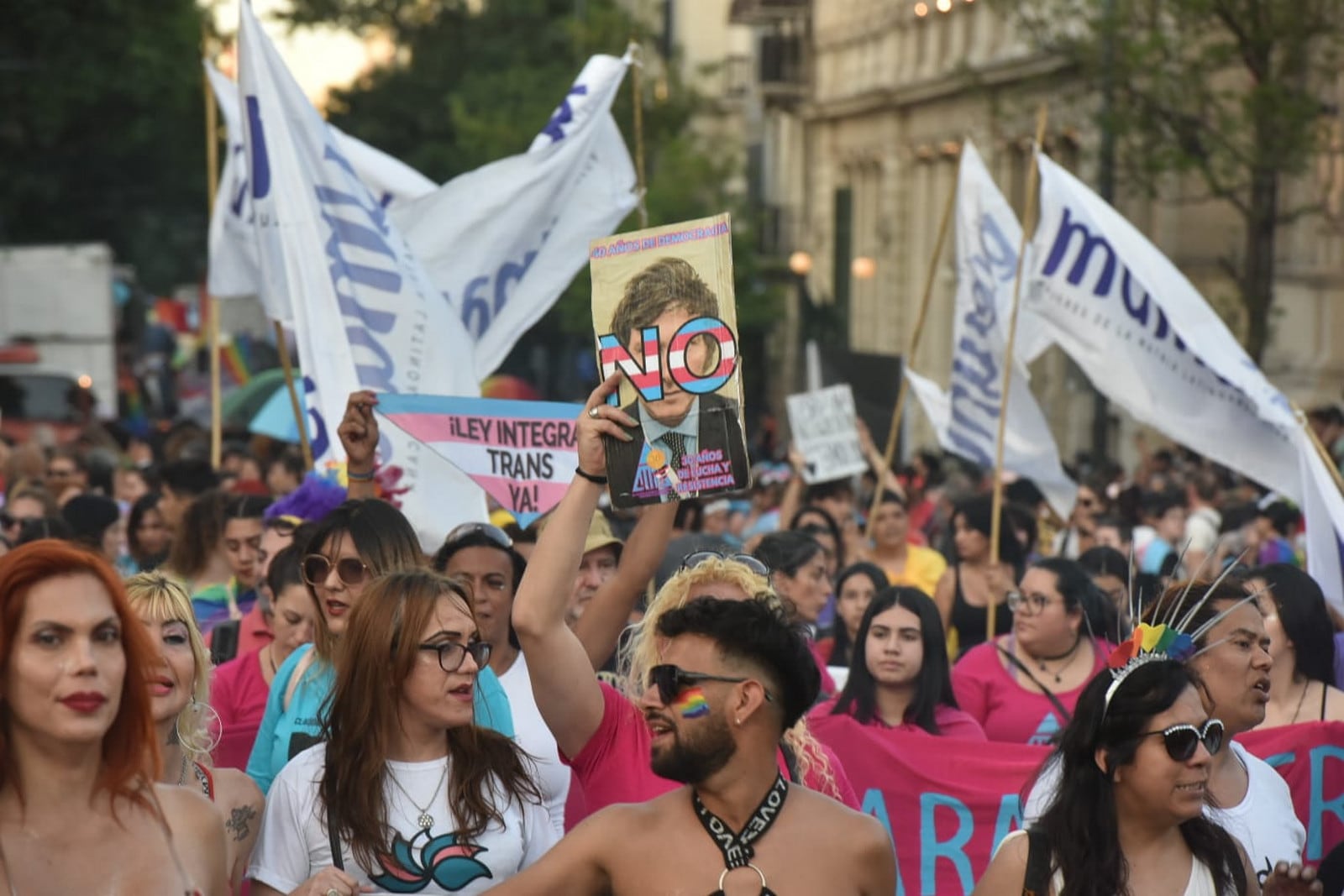 Miles de personas en la Marcha del Orgullo en Córdoba. (Facundo Luque / La Voz)