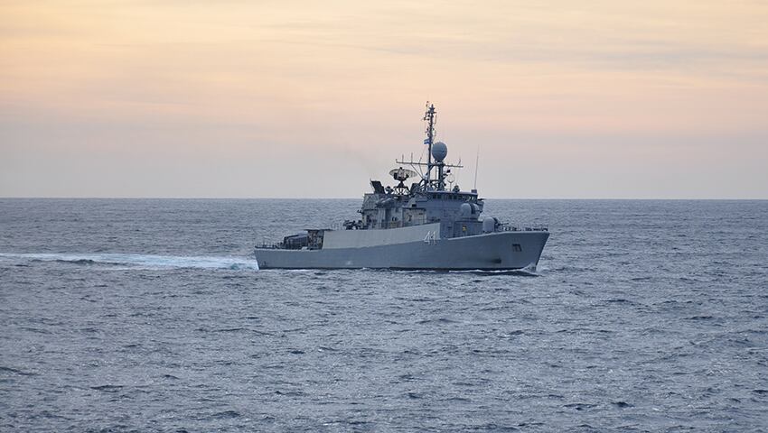 La corbeta ARA “Espora” navegado en el Mar Argentino. La nave participó este año en el ejercicio “Gringo-Gaucho II”.