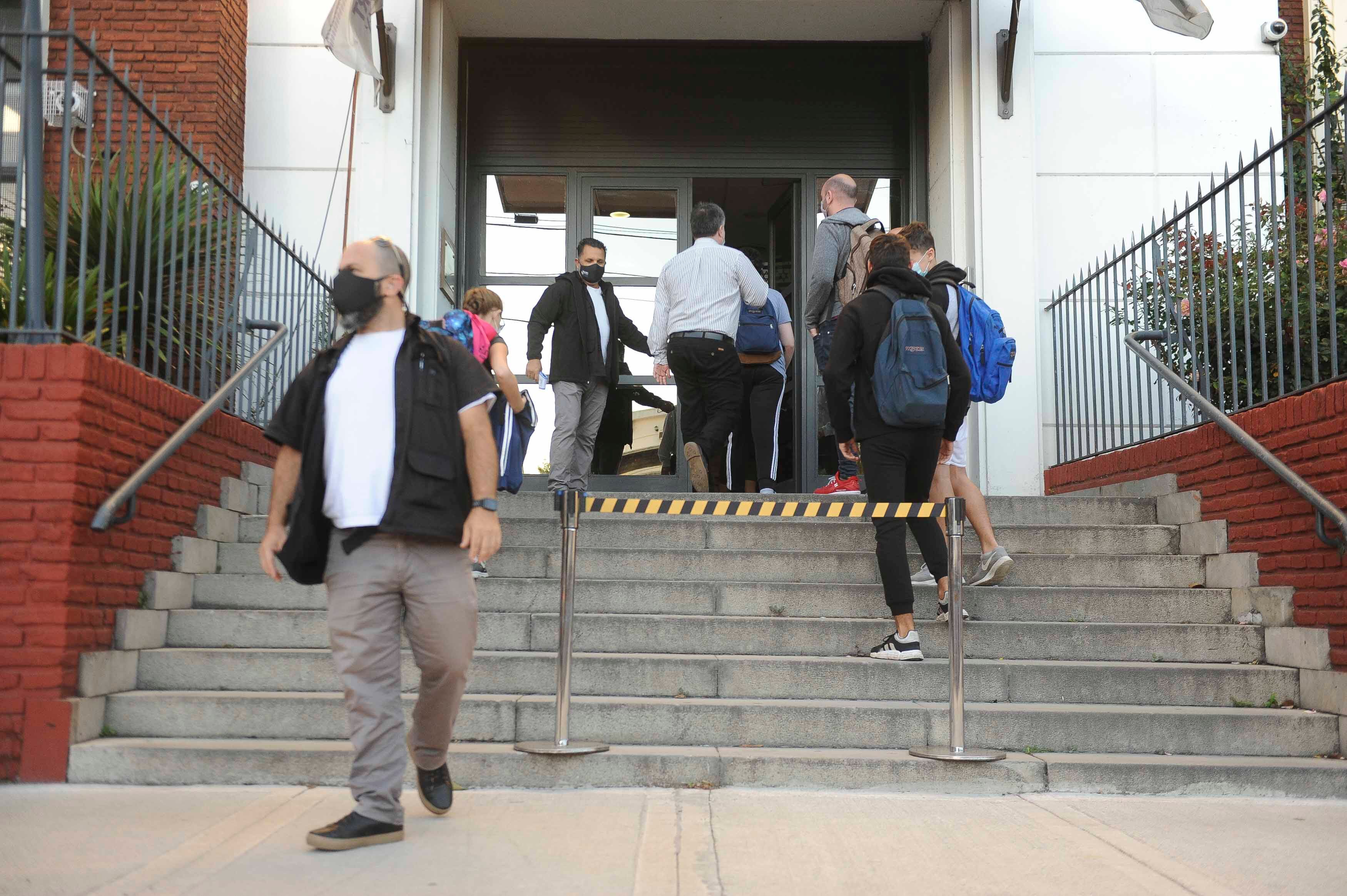 Colegio Ort de Belgrano
Vuelta a clases durante la pandemia y cuarentena en la ciudad de Buenos Aires.
Escuela jovenes ingresando.
Argentina
Foto Federico Lopez Claro
