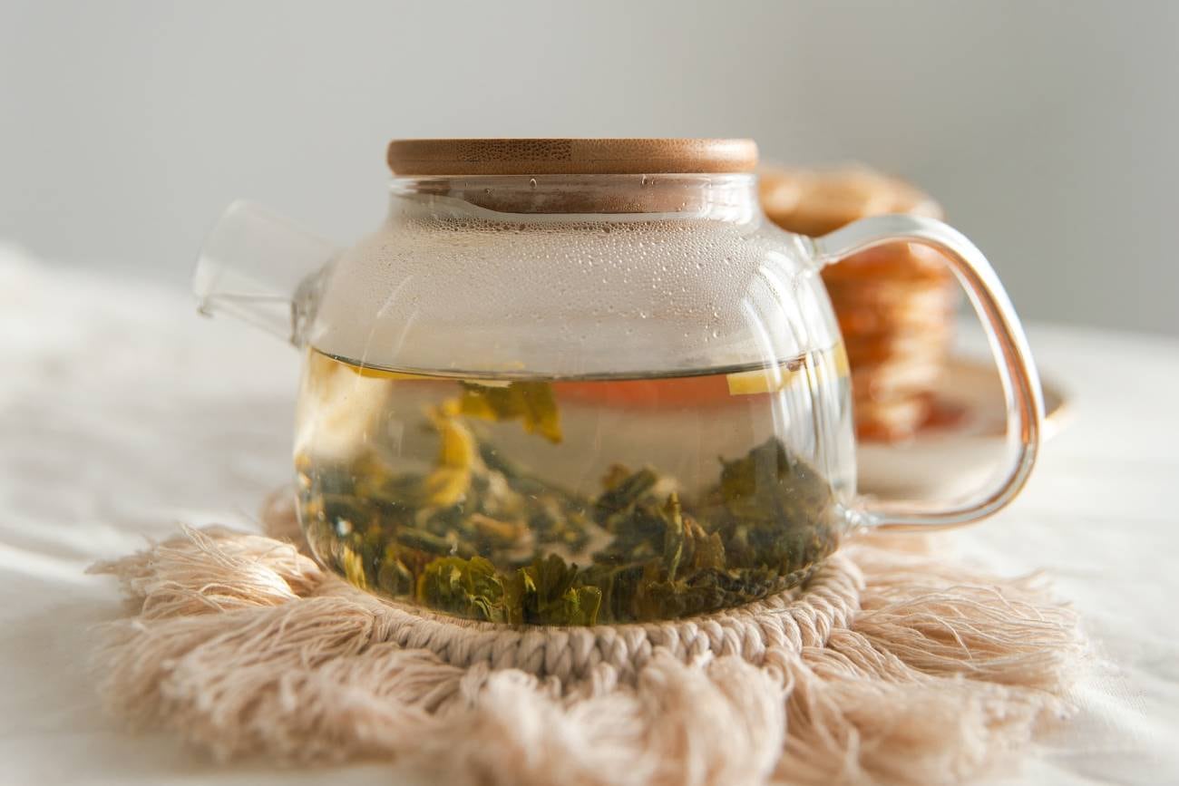 Tomar infusiones es una opción gracias a sus efectos medicinales y sus beneficios para la salud. (Unsplash)