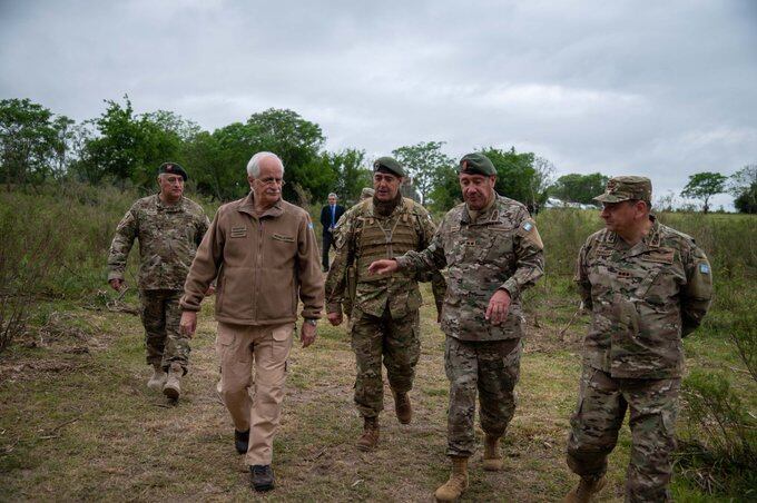 Jorge Taiana en el  ejercicio de adiestramiento del Ejército Argentino en Entre Ríos