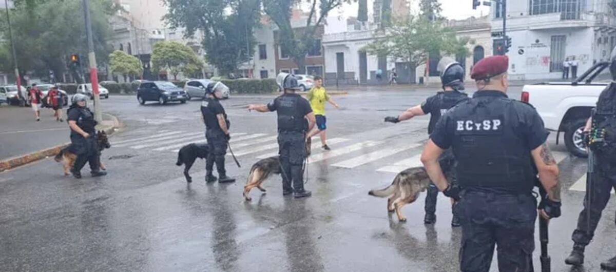 Desempate Gimnasia-Colón: es policía, le negaron la entrada al Coloso y atacó a dos perros entrenados