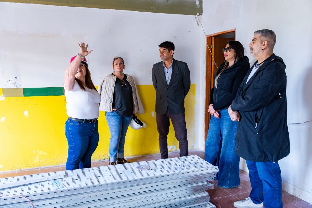 El Ministro de Educación, López Silva y la Ministra de Obras y Servicios Públicos, Gabriela Castillo, recorrieron el Centro Polivalente de Arte de Ushuaia.