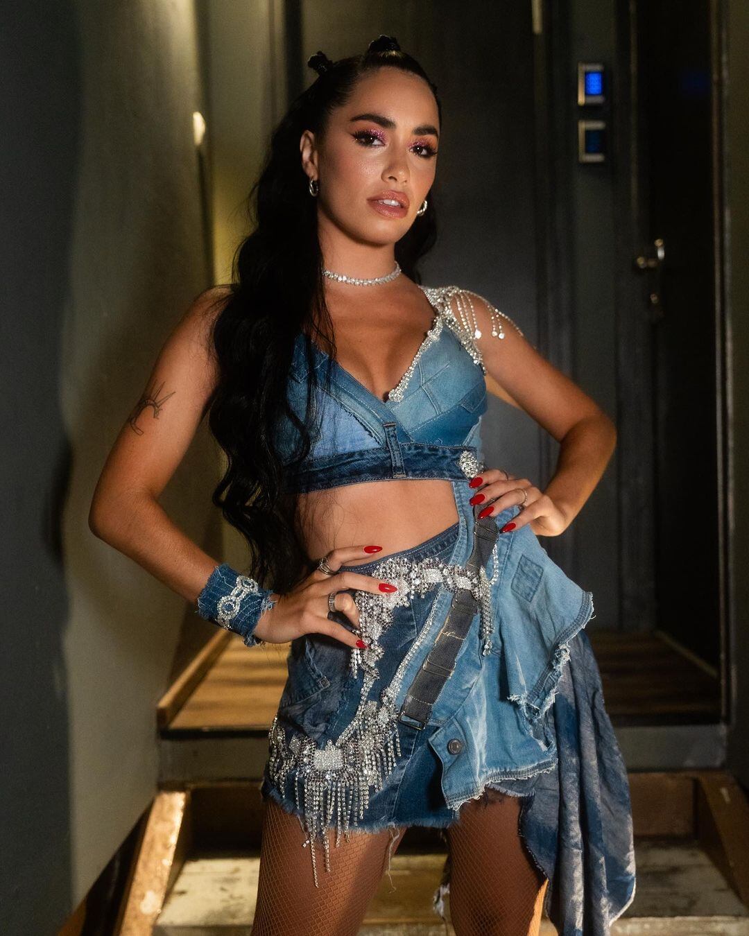 Lali Espósito y su look completamente de jean