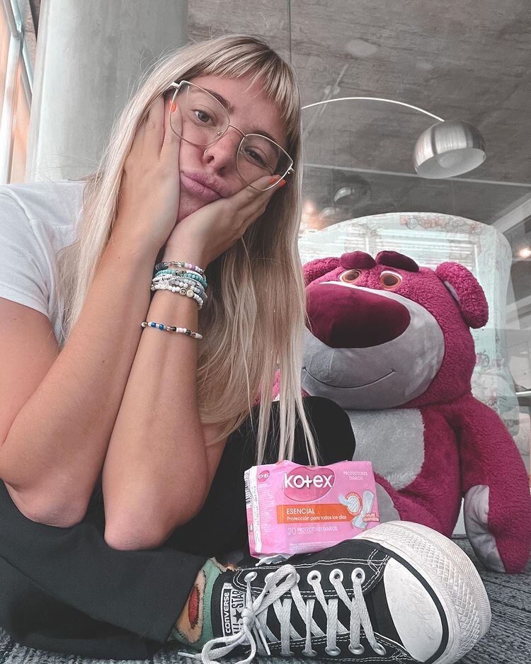 Nati Jota, la influencer posó junto al oso Lotso de la película Toy Story.