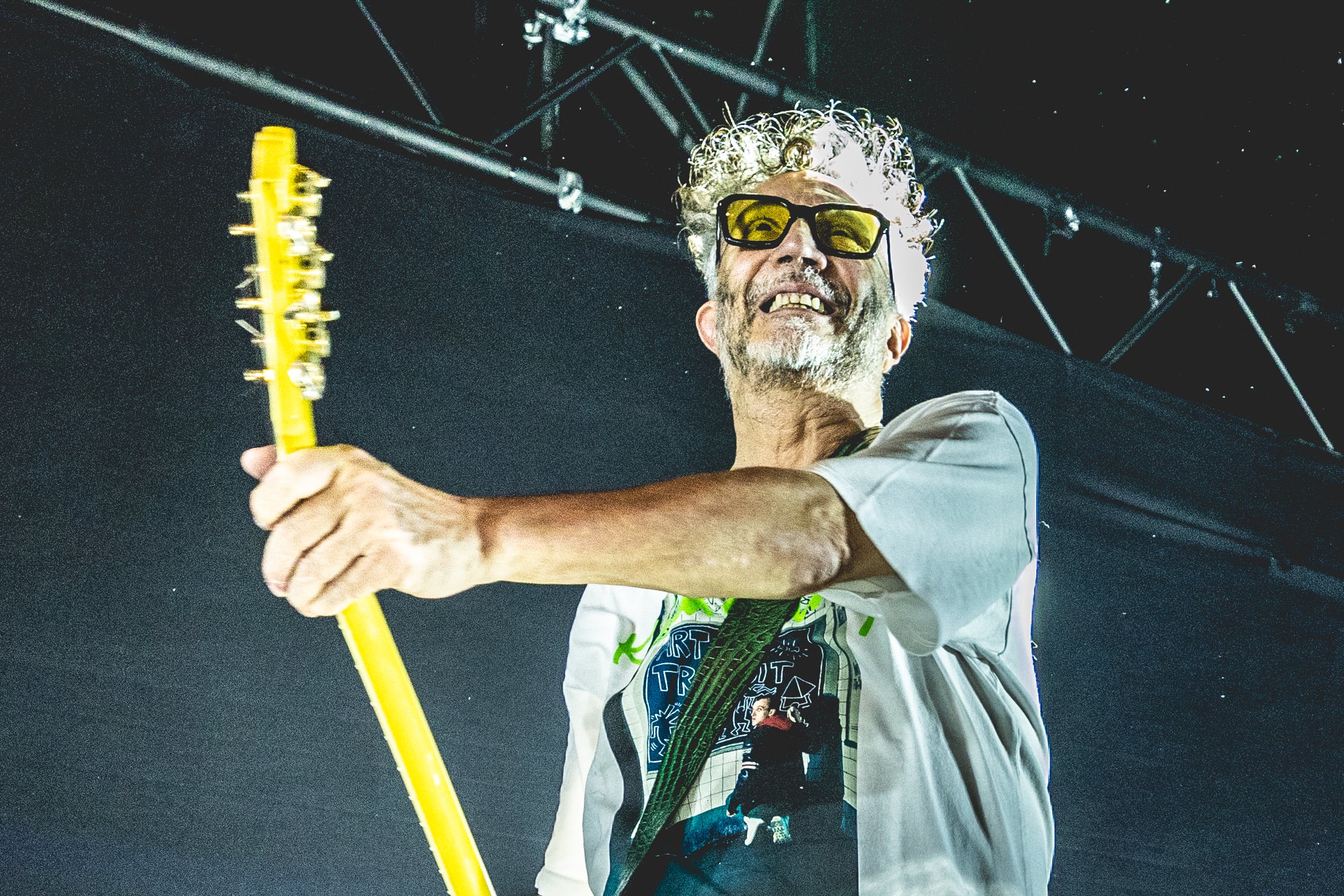 Fito Páez lanzó una cápsula de sus lentes. Son 3 modelos y están inspirados en en los icónicos accesorios que usó para “Del 63″ y “Circo Beat”.