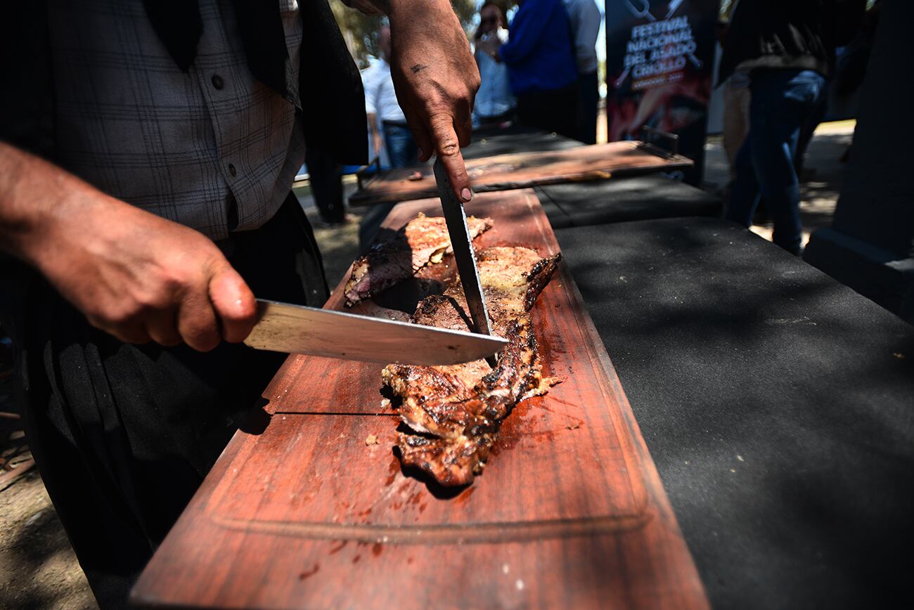 Un asado para cuatro personas cuesta casi diez veces más que en 2018. 