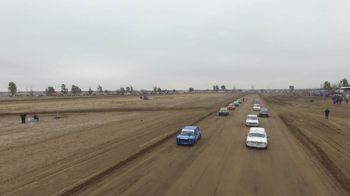 Alrededor de 100 pilotos participaron de una nueva fecha de las categorías tradicionales en el autódromo de General Alvear.