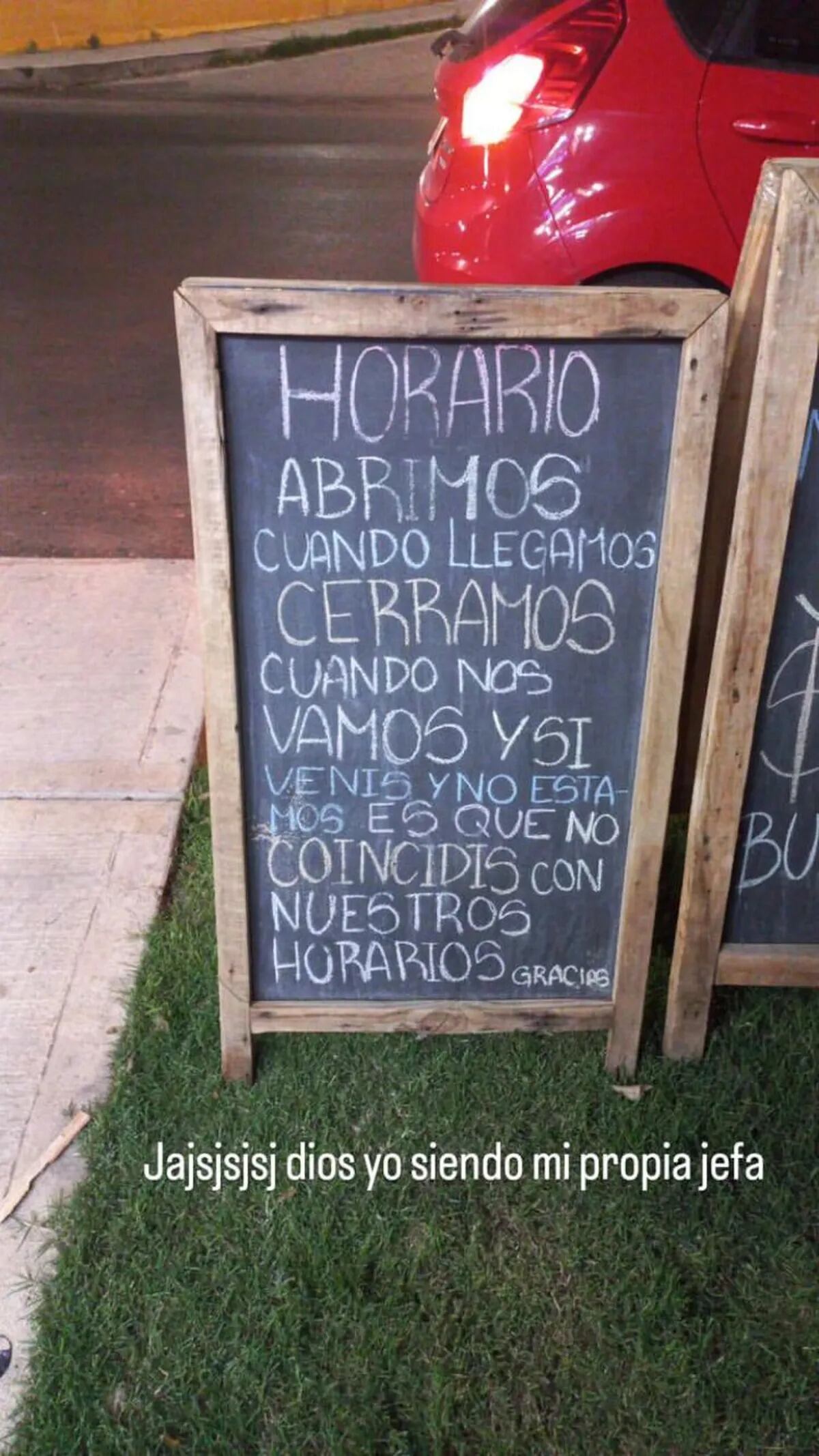 Un local de Mendoza colocó carteles muy curiosos y se hizo viral