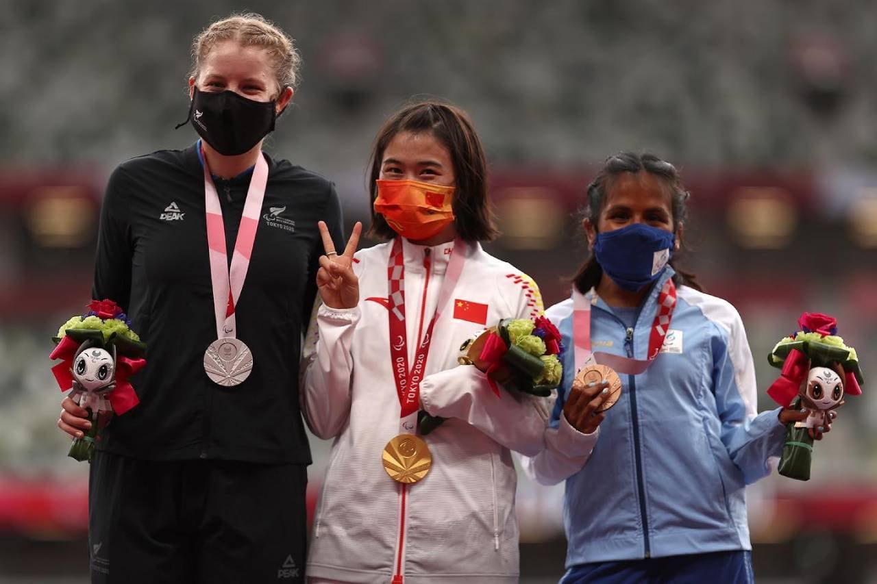 Yanina posó con las ganadoras de las medallas de oro y plata en Tokio.