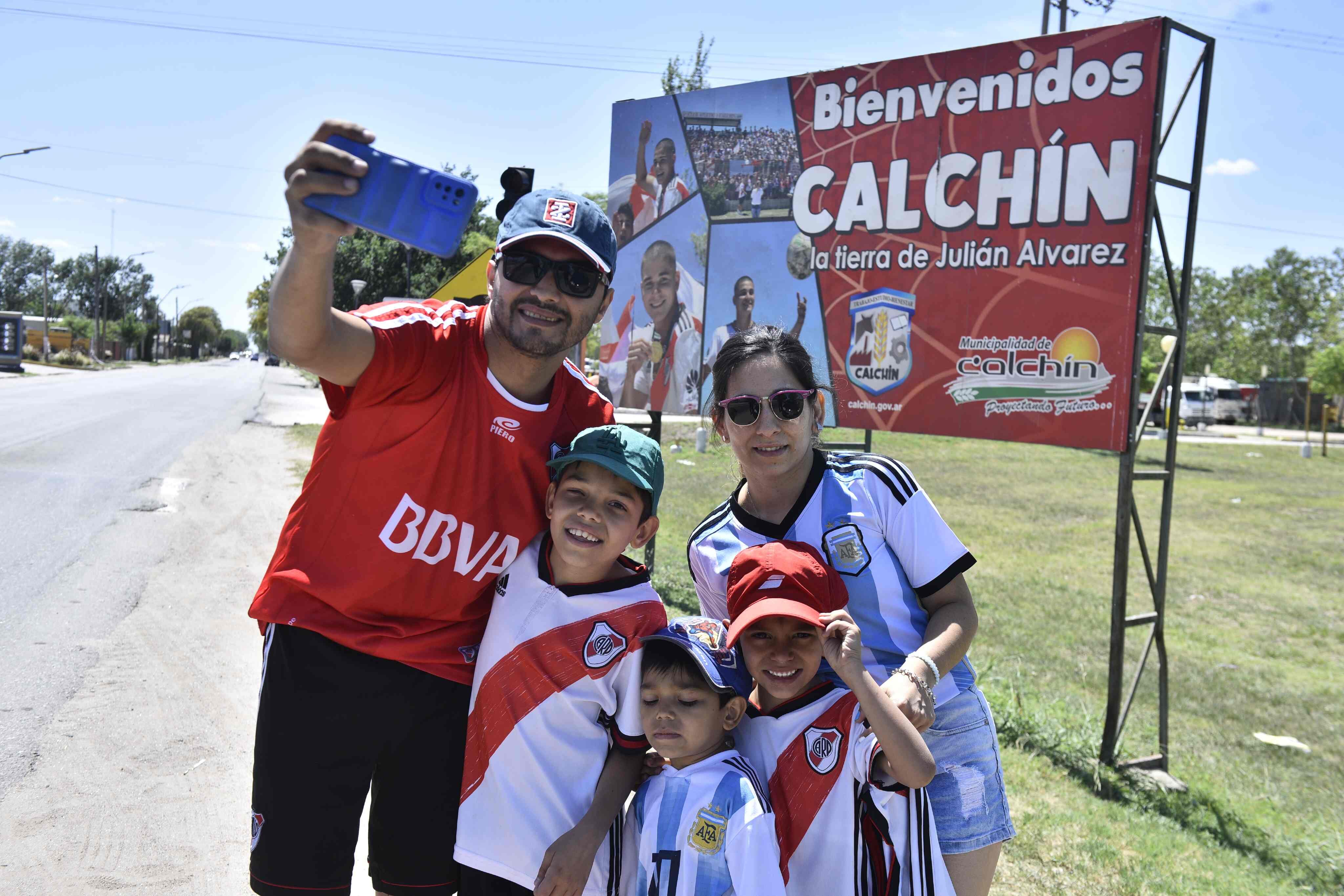 Así vive Calchín, tierra de Julián Álvarez, la final del Mundial Qatar 2022. (José Gabriel  Hernández)