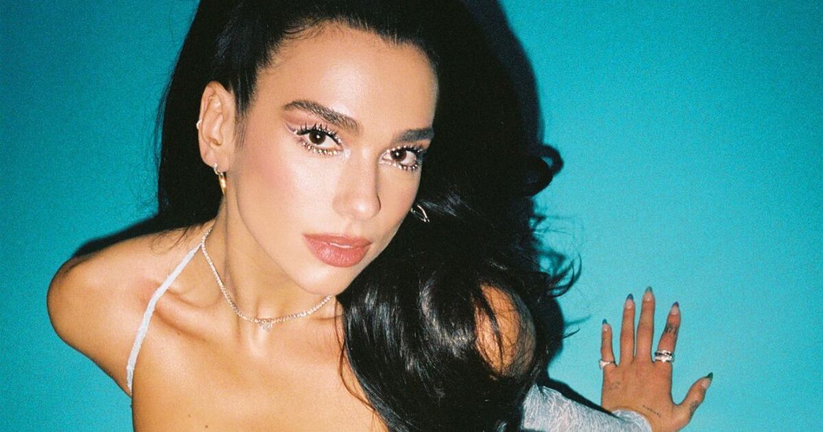 Dua Lipa invitó a sus seguidores a mirar una foto provocativa suya