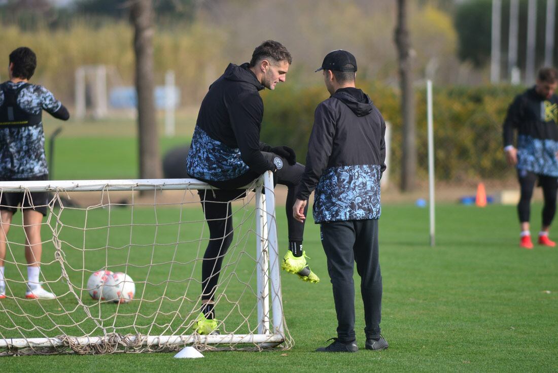 Pablo Vegetti en el entrenamiento de Belgrano en el predio de Villa Esquiú. (Nicolás Bravo)