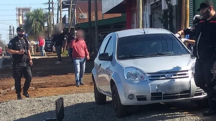 Se secuestró un Ford Ka en el cual los asaltantes huyeron.