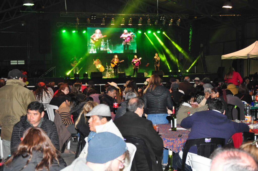 Música y gastronomía regional componen la convocatoria de "Los Hornitos", el evento cultural que durante tres días reúne a públicos de todas las edades en San Salvador de Jujuy.