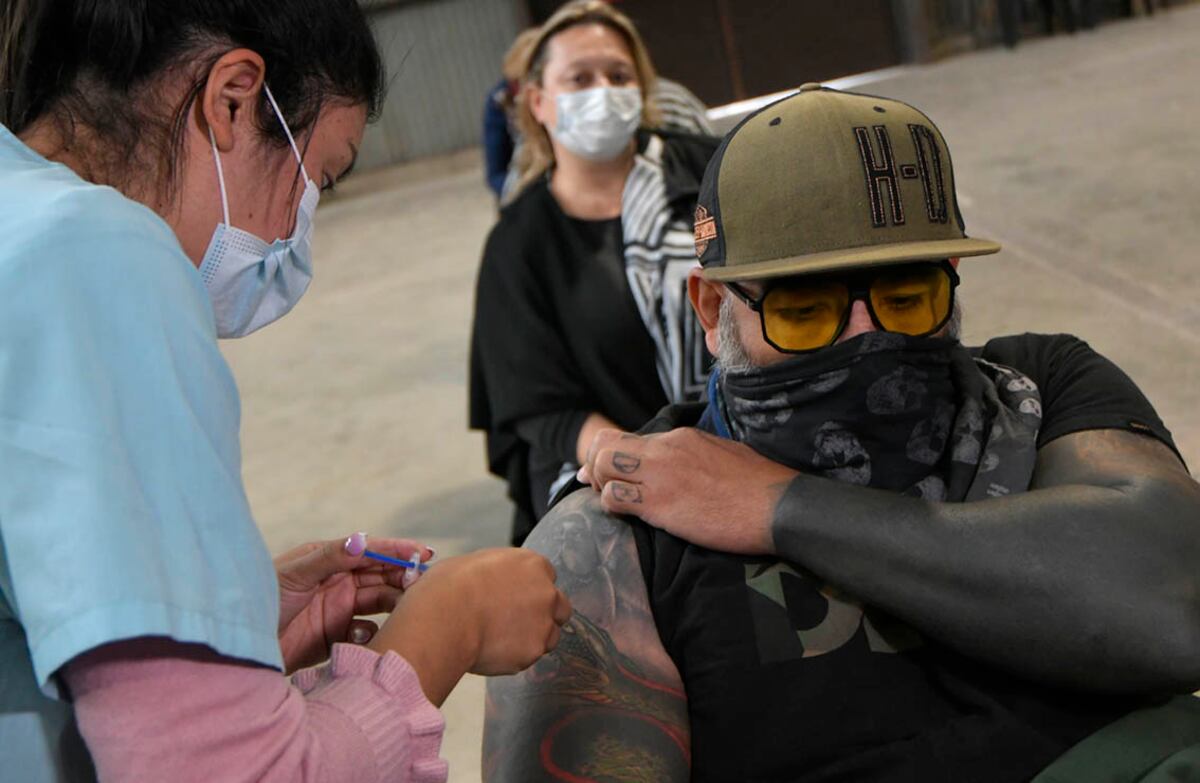 Coronavirus en Mendoza: abren la inscripción para la vacunación de mayores de 35 años con comorbilidades