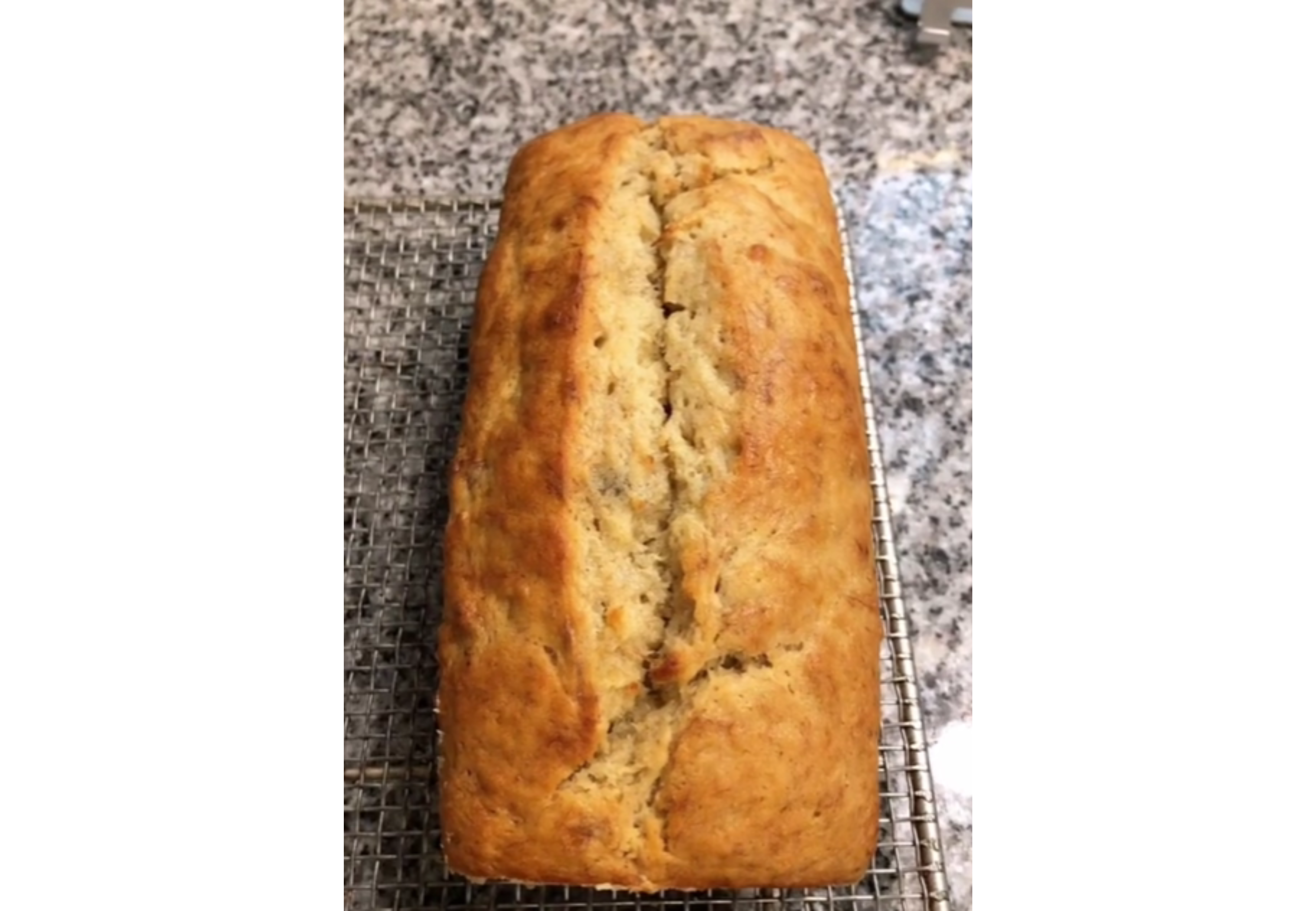 Budín de banana sin huevos ni manteca.