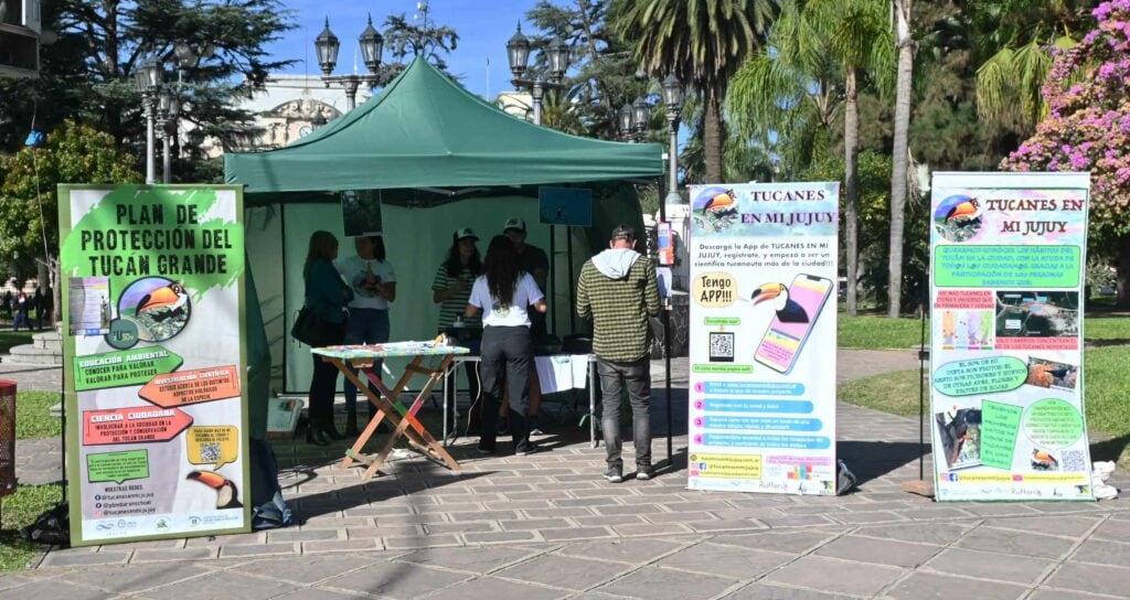 La Semana del Tucán Grande comenzó con una actividad de extensión en la plaza Belgrano, en el centro de San Salvador de Jujuy.